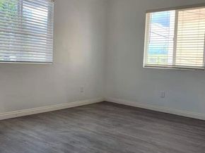 1281 W 35th Street, Los Angeles CA 90007