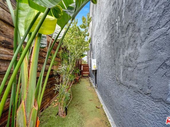 1216 N Kenmore Avenue, Los Angeles CA 90029