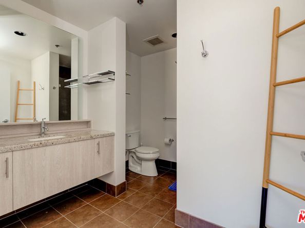 1111 S Grand Avenue 711, Los Angeles CA 90015