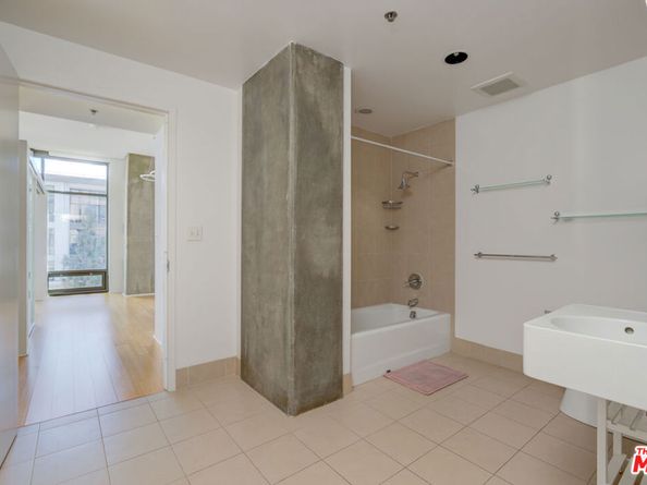 1111 S Grand Avenue 711, Los Angeles CA 90015