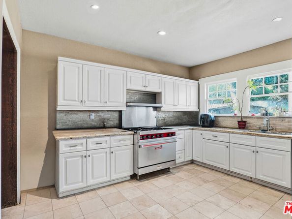 2647 Raymond Avenue, Los Angeles CA 90007