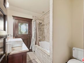 2647 Raymond Avenue, Los Angeles CA 90007