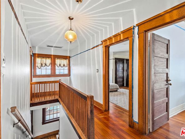 2647 Raymond Avenue, Los Angeles CA 90007