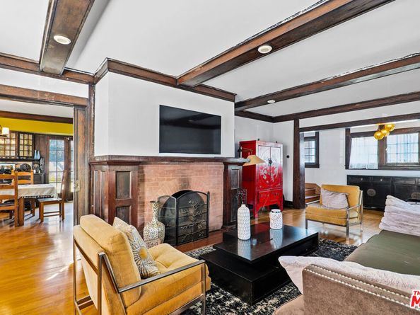 2647 Raymond Avenue, Los Angeles CA 90007