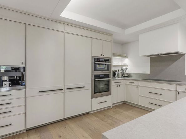 2392 Century Hill, Los Angeles CA 90067