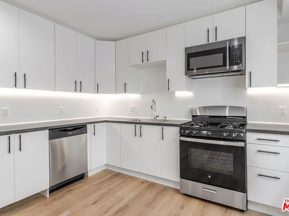 10821 Hartsook Street, North Hollywood CA 91601