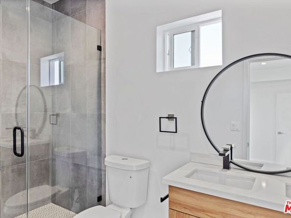 10821 Hartsook Street, North Hollywood CA 91601