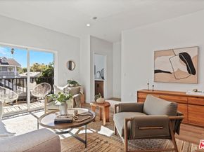 10821 Hartsook Street, North Hollywood CA 91601