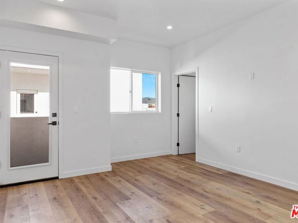 10821 Hartsook Street, North Hollywood CA 91601