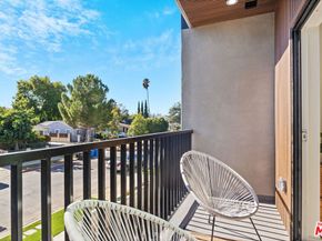 10821 Hartsook Street, North Hollywood CA 91601