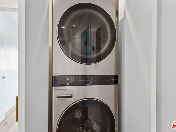 10821 Hartsook Street, North Hollywood CA 91601