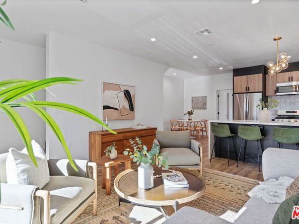 10821 Hartsook Street, North Hollywood CA 91601