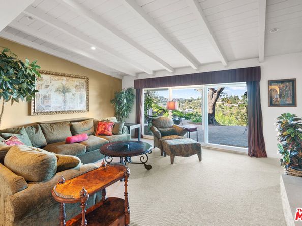 15570 Briarwood Drive, Sherman Oaks CA 91403