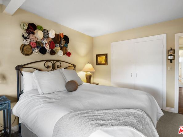 15570 Briarwood Drive, Sherman Oaks CA 91403