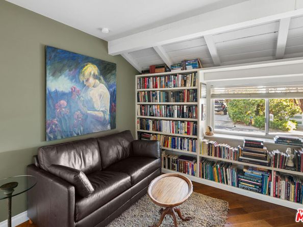 15570 Briarwood Drive, Sherman Oaks CA 91403