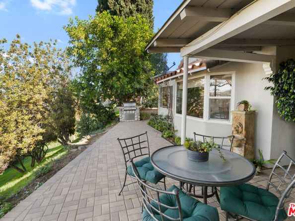 15570 Briarwood Drive, Sherman Oaks CA 91403