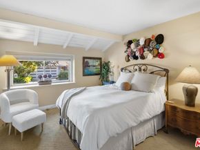 15570 Briarwood Drive, Sherman Oaks CA 91403