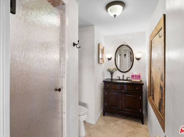 15570 Briarwood Drive, Sherman Oaks CA 91403