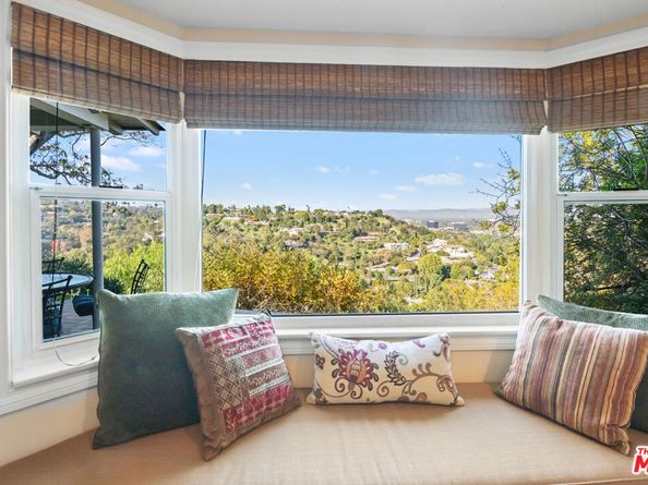 15570 Briarwood Drive, Sherman Oaks CA 91403