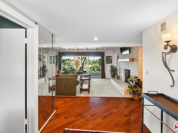15570 Briarwood Drive, Sherman Oaks CA 91403