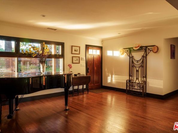 4244 Bluebell Avenue, Studio City CA 91604