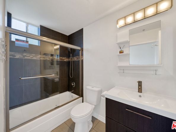 525 S Berendo Street 405, Los Angeles CA 90020