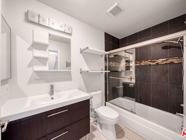 525 S Berendo Street 405, Los Angeles CA 90020