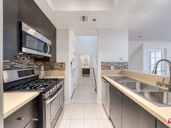 525 S Berendo Street 405, Los Angeles CA 90020