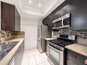 525 S Berendo Street 405, Los Angeles CA 90020