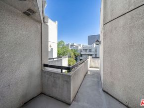 525 S Berendo Street 405, Los Angeles CA 90020