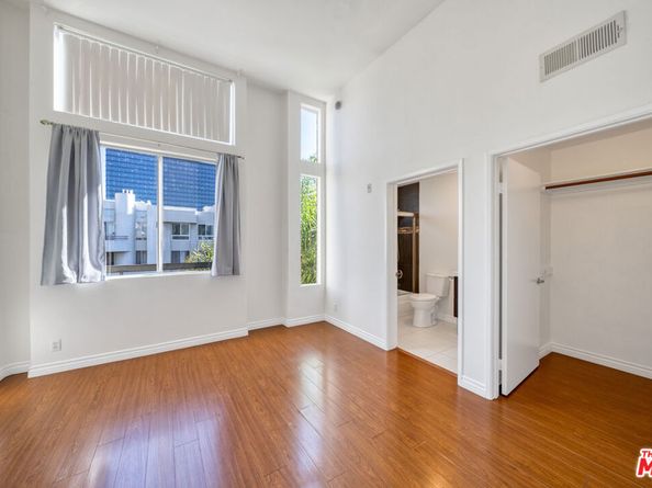 525 S Berendo Street 405, Los Angeles CA 90020