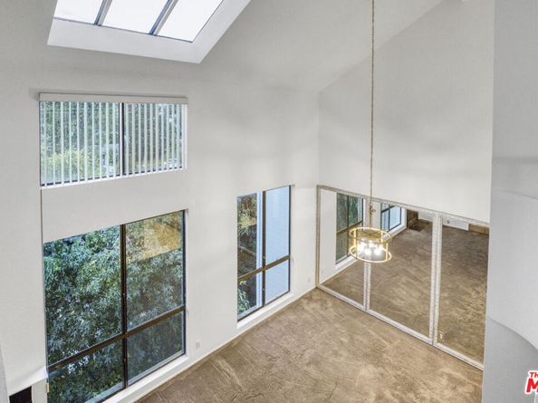 13331 Moorpark Street 352, Sherman Oaks CA 91423