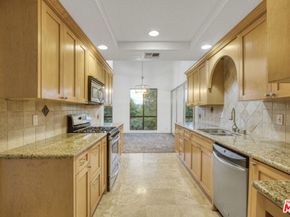 13331 Moorpark Street 352, Sherman Oaks CA 91423