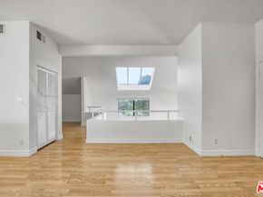 13331 Moorpark Street 352, Sherman Oaks CA 91423