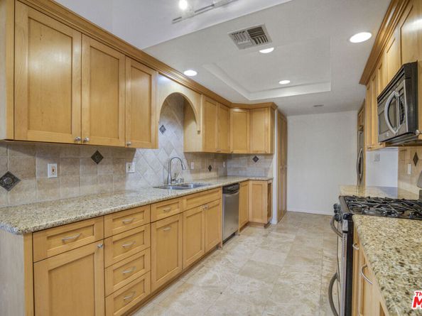 13331 Moorpark Street 352, Sherman Oaks CA 91423