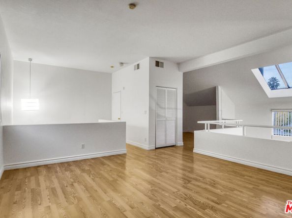 13331 Moorpark Street 352, Sherman Oaks CA 91423
