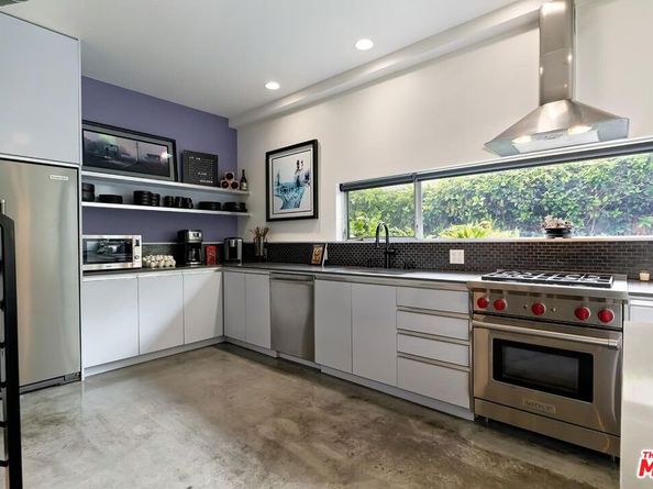 1137 Hacienda Place 104, West Hollywood CA 90069