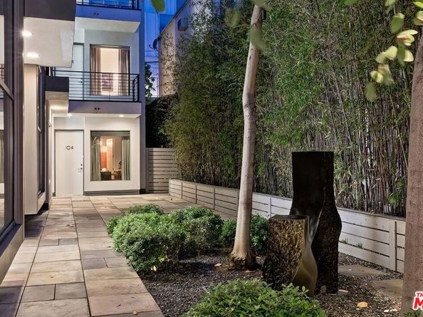 1137 Hacienda Place 104, West Hollywood CA 90069