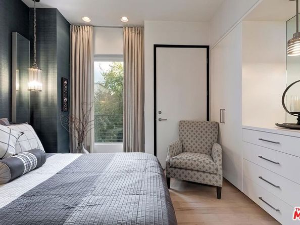 1137 Hacienda Place 104, West Hollywood CA 90069