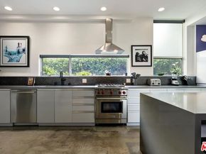 1137 Hacienda Place 104, West Hollywood CA 90069