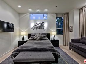 1137 Hacienda Place 104, West Hollywood CA 90069