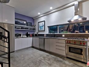 1137 Hacienda Place 104, West Hollywood CA 90069