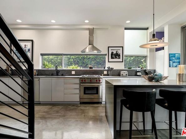 1137 Hacienda Place 104, West Hollywood CA 90069