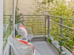 1137 Hacienda Place 104, West Hollywood CA 90069