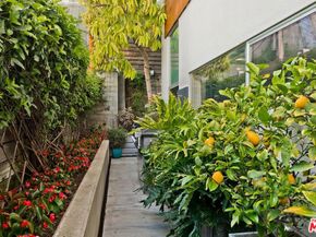 1137 Hacienda Place 104, West Hollywood CA 90069