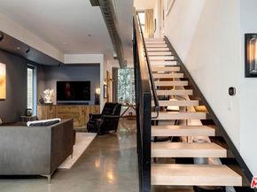 1137 Hacienda Place 104, West Hollywood CA 90069