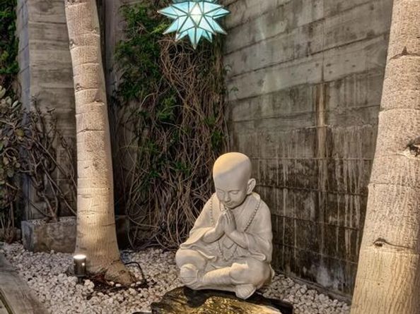 1137 Hacienda Place 104, West Hollywood CA 90069