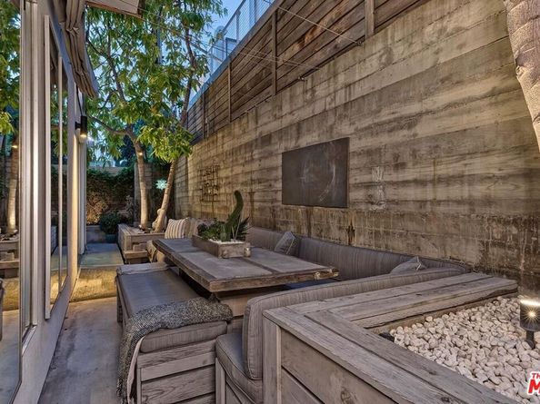 1137 Hacienda Place 104, West Hollywood CA 90069