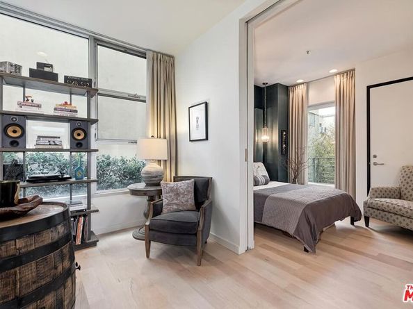 1137 Hacienda Place 104, West Hollywood CA 90069