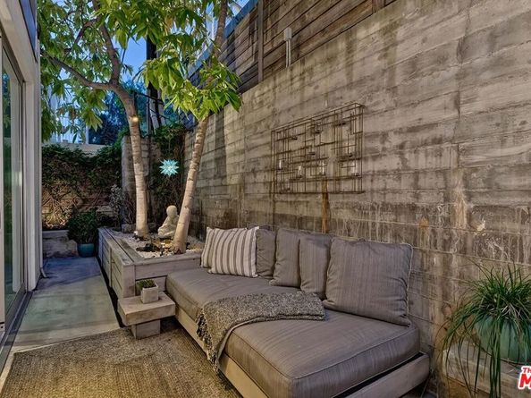 1137 Hacienda Place 104, West Hollywood CA 90069